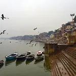 Hotel Varanasi Palace ! Varanasi Foreigner\'S Choice ! Fully-Air-Conditioned-Hotel Lift-And-Parking-Availability, Near Kashi Vishwanath Temple, And Ganga Ghat