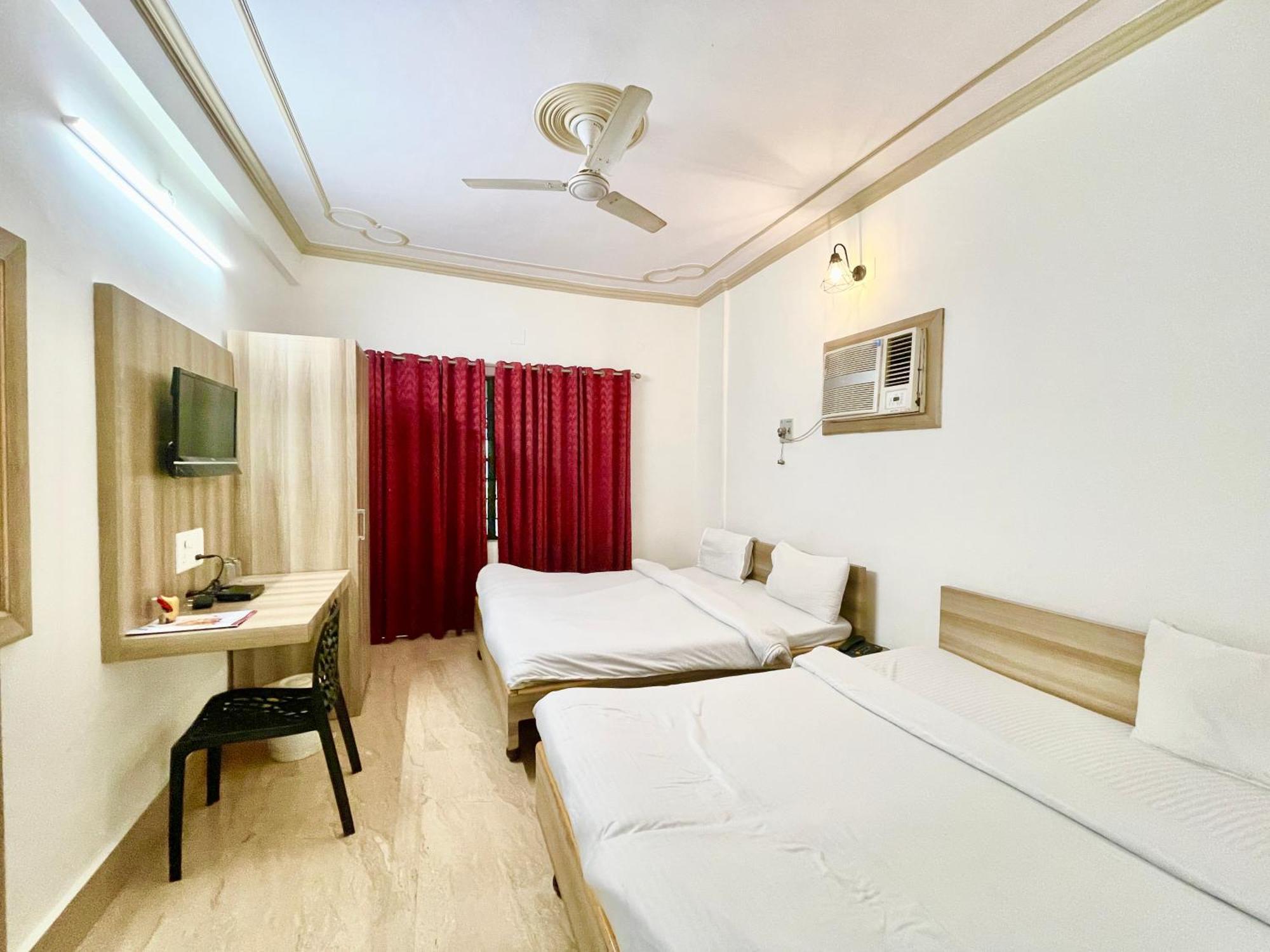 Palace ! Foreigner's Choice ! Fully-air-conditioned-hotel Lift-and-parking-availability, Near Kashi Vishwanath Temple, And Ganga Ghat Hotel 4*