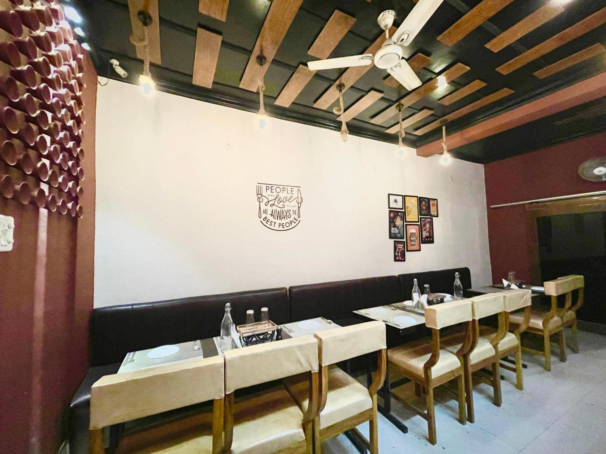 Hotel Palace ! Foreigner's Choice ! Fully-air-conditioned-hotel Lift-and-parking-availability, Near Kashi Vishwanath Temple, And Ganga Ghat Varanasi