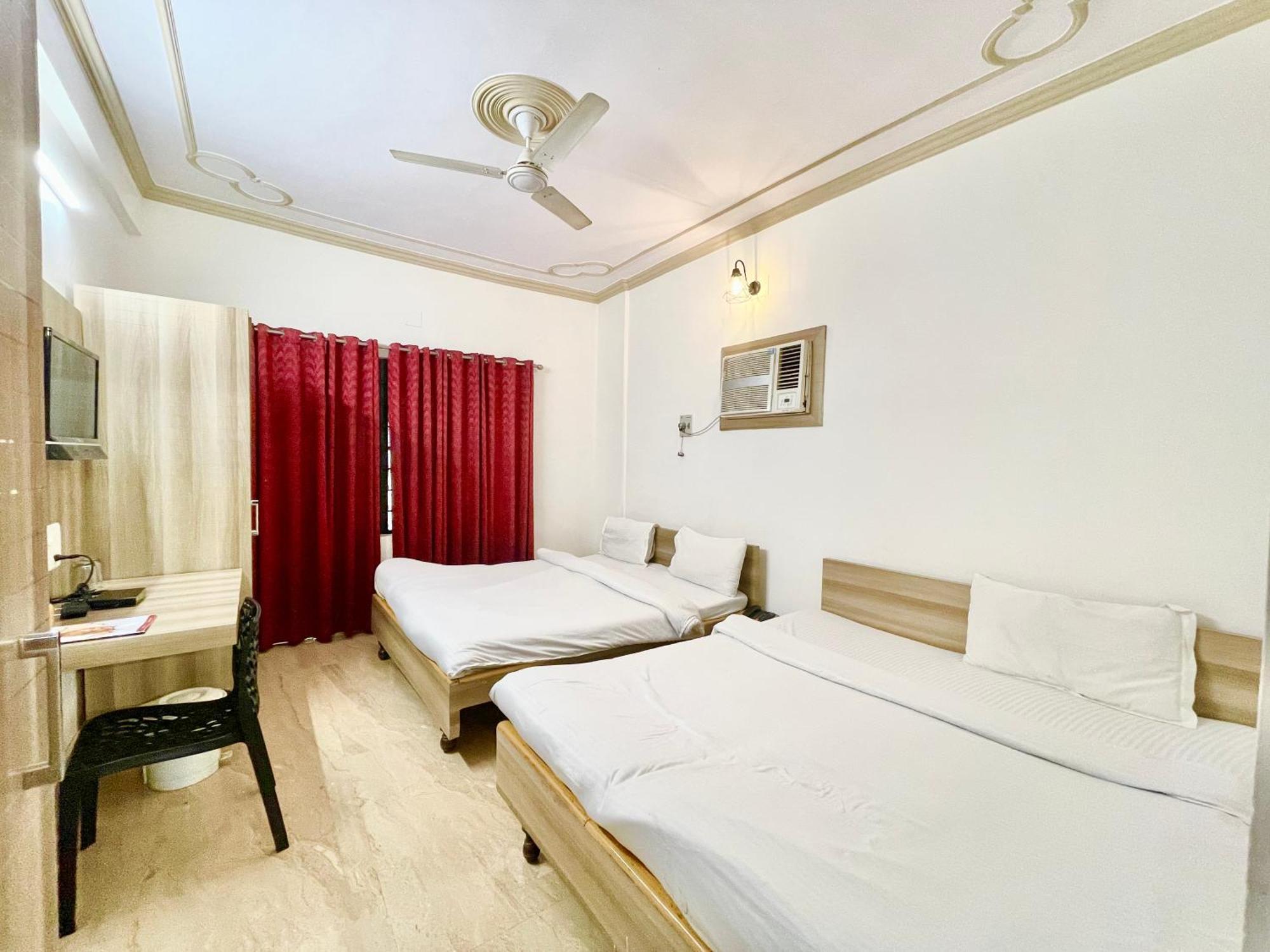 Hotel Palace ! Foreigner's Choice ! Fully-air-conditioned-hotel Lift-and-parking-availability, Near Kashi Vishwanath Temple, And Ganga Ghat 4*