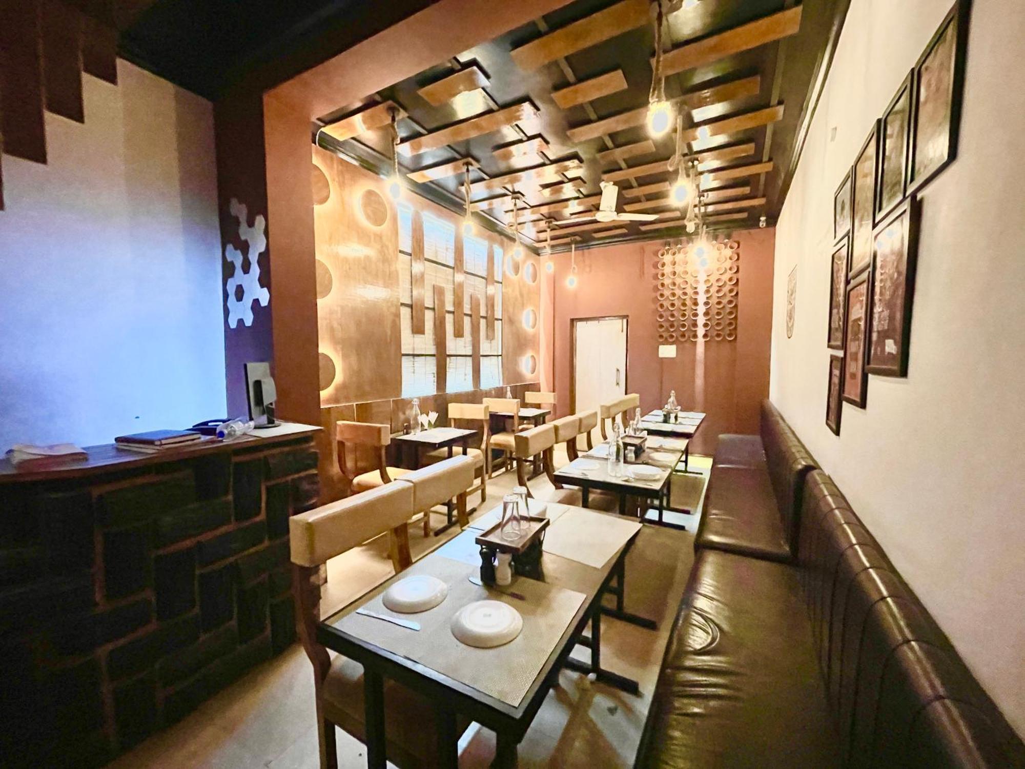 Palace ! Foreigner's Choice ! Fully-air-conditioned-hotel Lift-and-parking-availability, Near Kashi Vishwanath Temple, And Ganga Ghat Hotel Varanasi