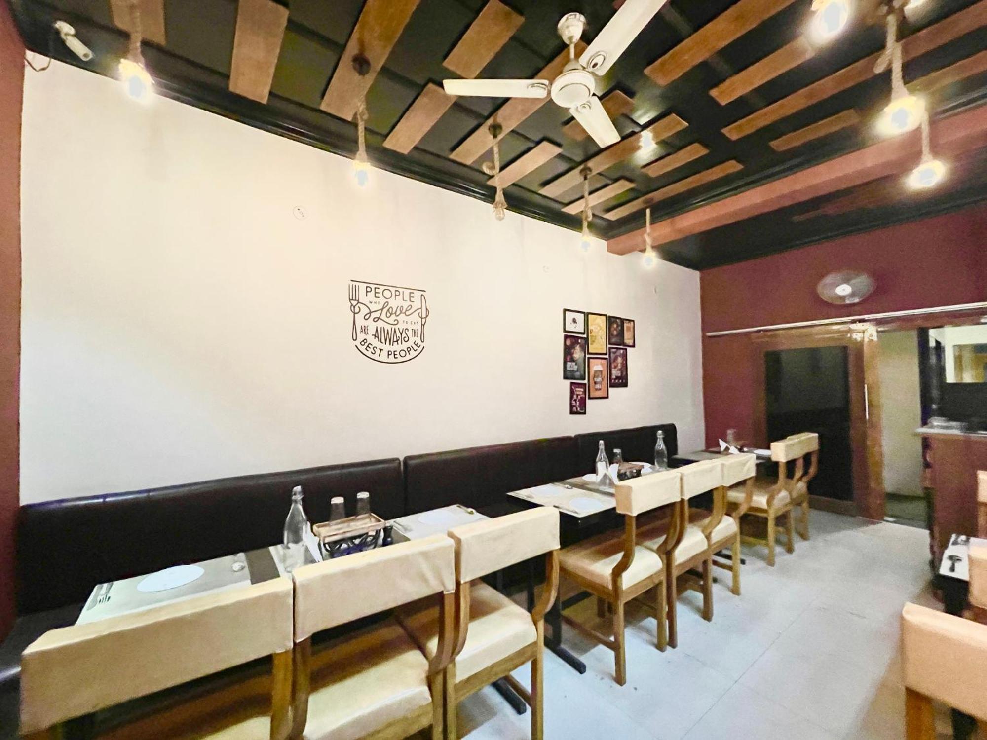 Hotel Palace ! Foreigner's Choice ! Fully-air-conditioned-hotel Lift-and-parking-availability, Near Kashi Vishwanath Temple, And Ganga Ghat