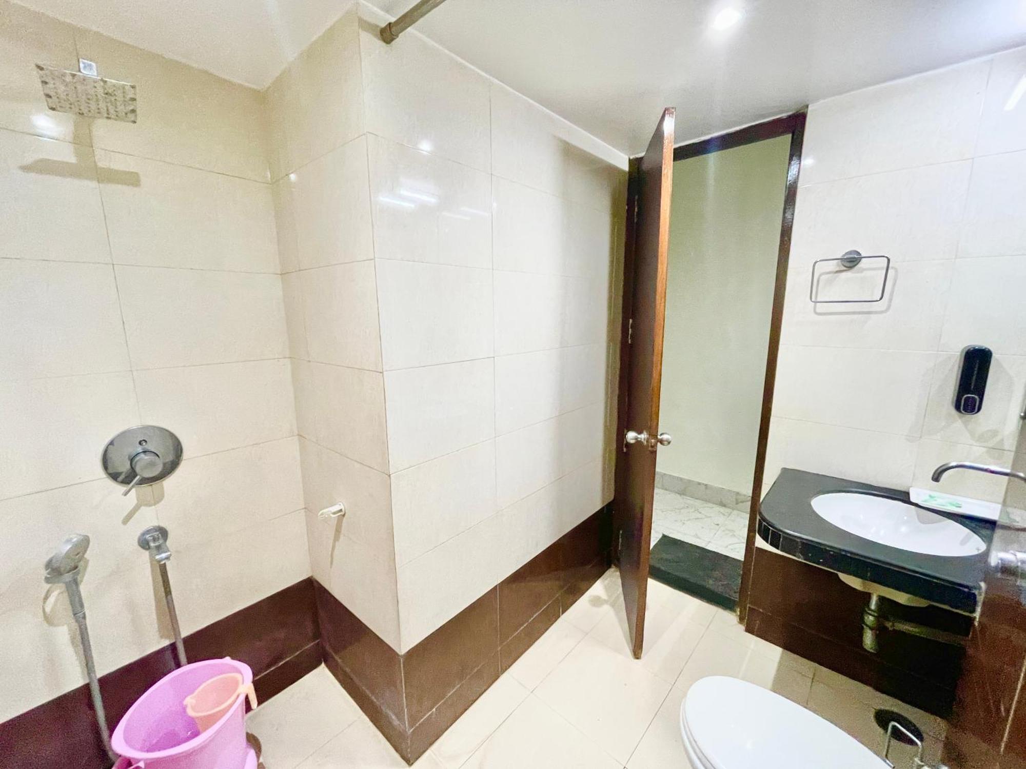 Palace ! Foreigner's Choice ! Fully-air-conditioned-hotel Lift-and-parking-availability, Near Kashi Vishwanath Temple, And Ganga Ghat Hotel