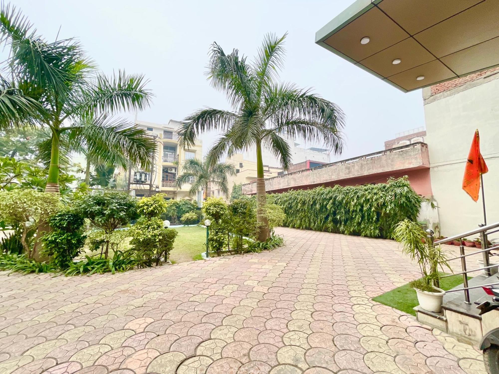 Palace ! Foreigner's Choice ! Fully-air-conditioned-hotel Lift-and-parking-availability, Near Kashi Vishwanath Temple, And Ganga Ghat Hotel Varanasi