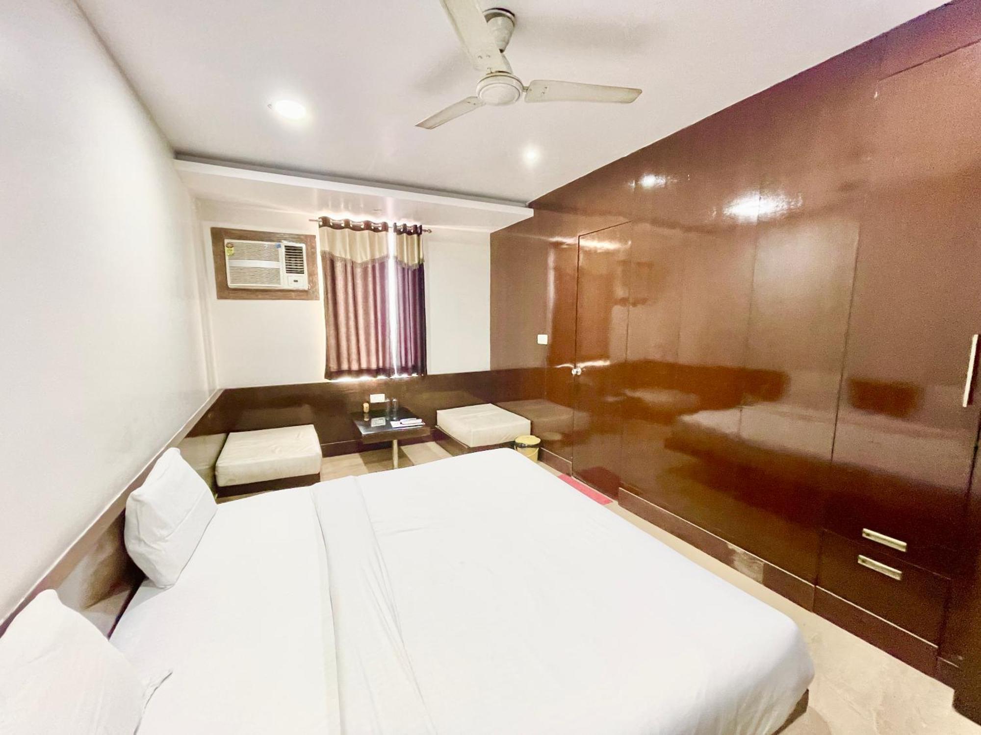 Palace ! Foreigner's Choice ! Fully-air-conditioned-hotel Lift-and-parking-availability, Near Kashi Vishwanath Temple, And Ganga Ghat 4* Varanasi